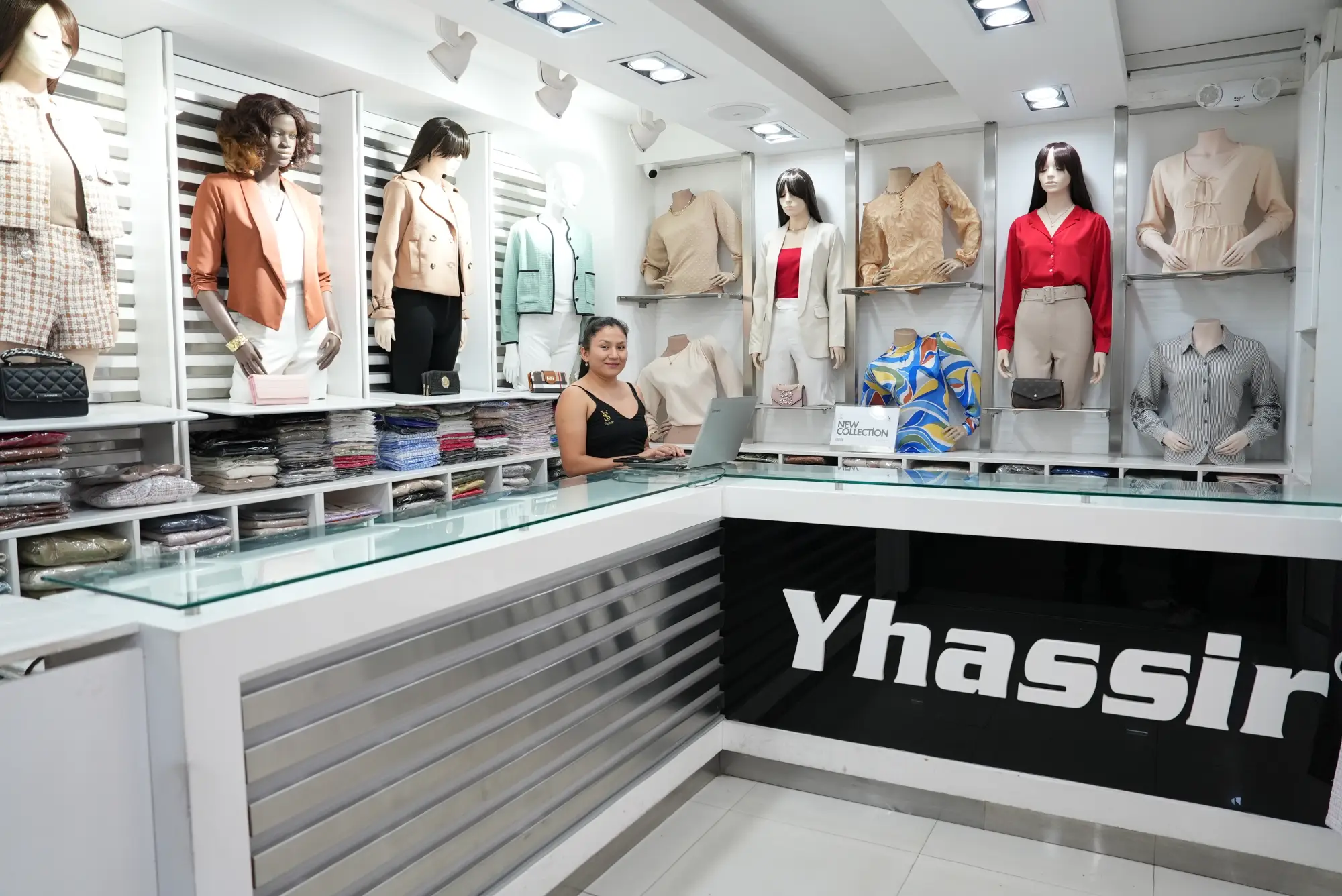 Galería Los Amigos  / Mujeres